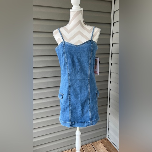 NWT- Celebrity Pink Jeans Smocked Back Dress with Cargo Pockets Sz L - Picture 10 of 10